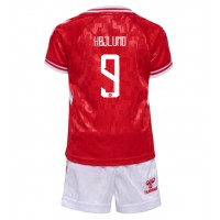 Maglia Calcio Danimarca Rasmus Hojlund #9 Prima Divisa Bambino Europei 2024 Manica Corta (+ pantaloncini)